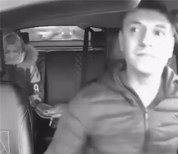 果然战斗民族！嫌歌不好听 俄罗斯一女乘客掏出砍刀威胁出租车司机换歌