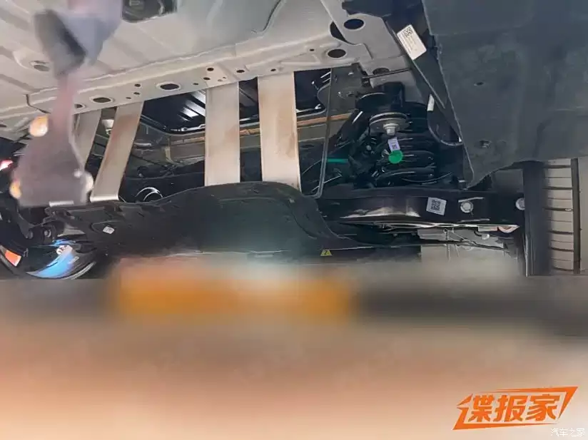 吉利银河A7纯电动版谍照曝光,混动版8.16万元起