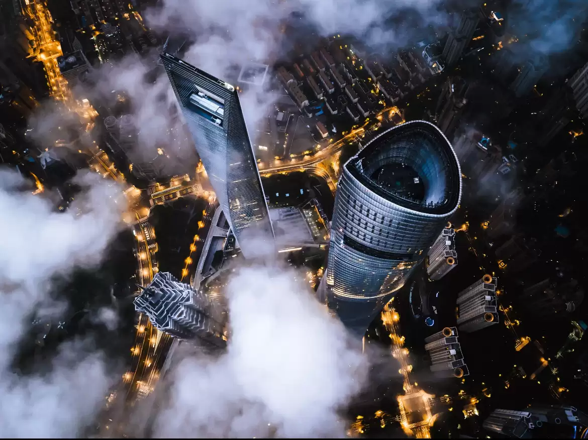 18岁少年镜头下的震撼世界：《云上陆家嘴》斩获第八届京东影像大赛金奖