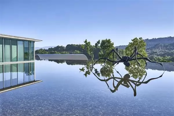 UCCA慈善夜京东旅行联袂拉科斯特酒庄推艺术旅居体验拍出28万