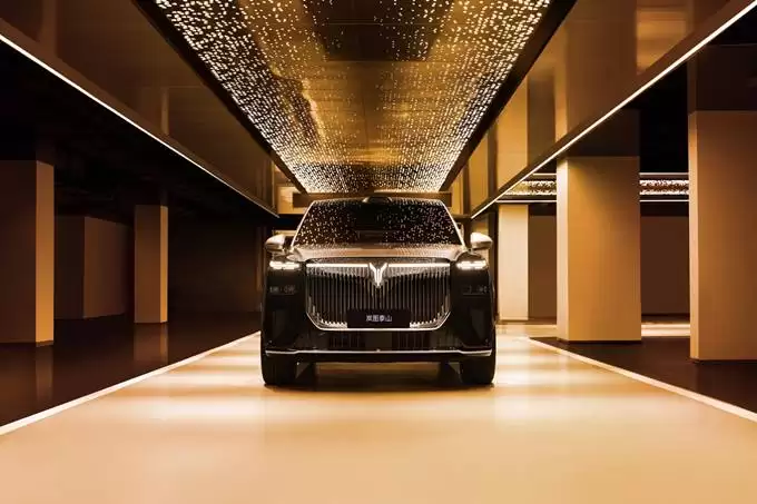 岚图泰山起售价将超45万，携手问界M9共竞高端SUV市场