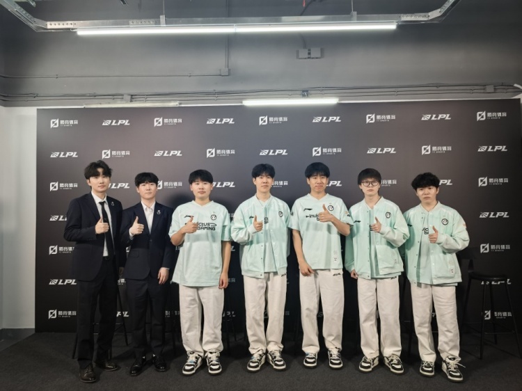 iG赛后群访 Wei:要去适应新的版本 去练习一些主流的英雄 iG赛后群访 Wei:要去适应新的版本 去练习一些主流的英雄