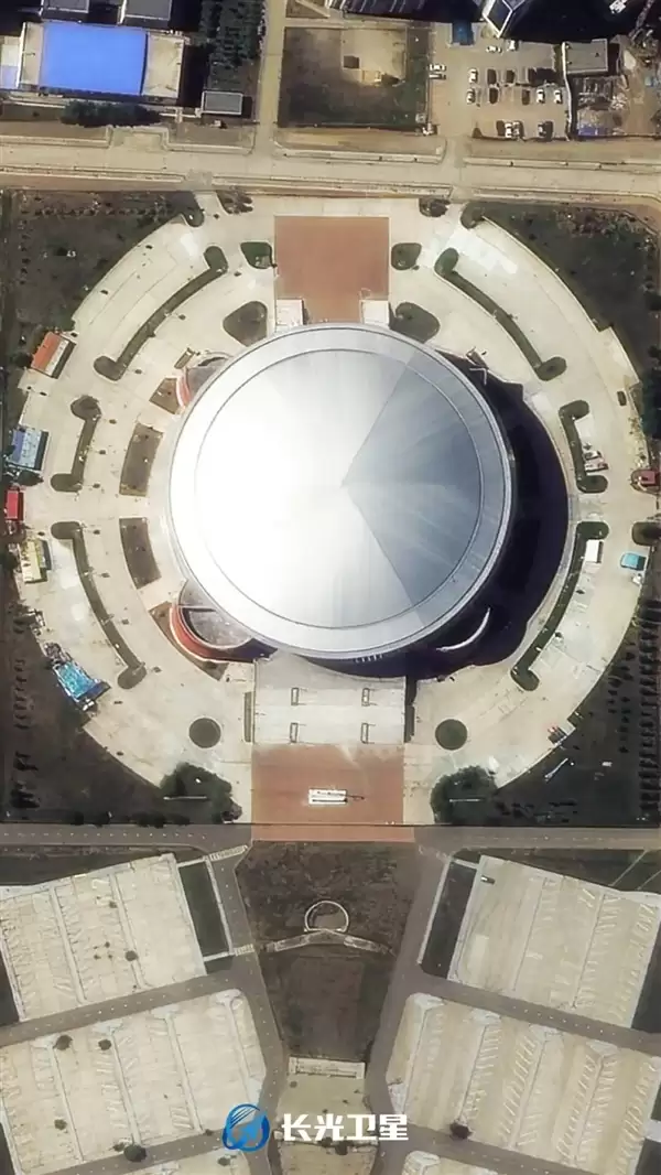 卫星图看蒙古国首都乌兰巴托：严重割裂、南北完全两个世界