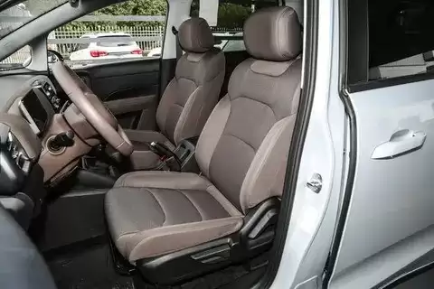 五菱星辰730：10万级唯一侧滑门MPV