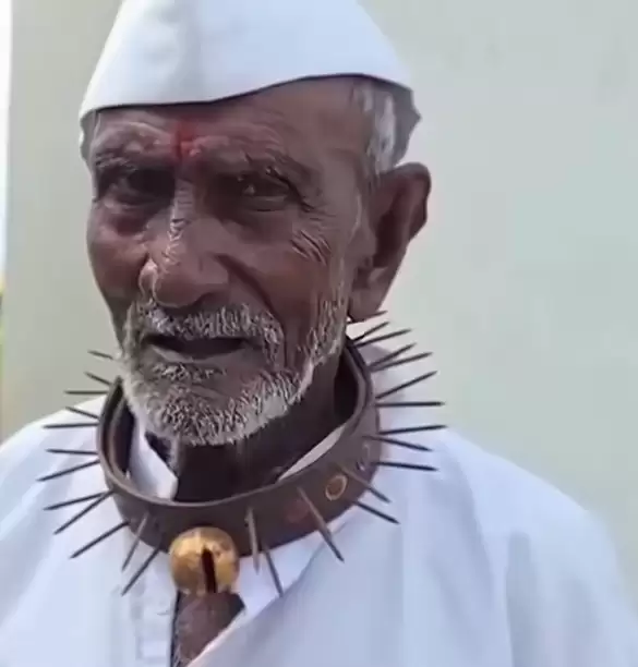 为防豹子偷袭 印度村民戴上了“脖圈”