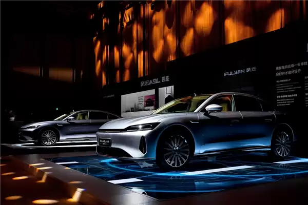 猎光700辅助驾驶上车！奇瑞风云A9L光辉版上市：17.19万起