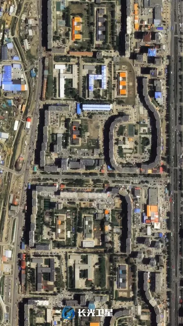 卫星图看蒙古国首都乌兰巴托：严重割裂、南北完全两个世界