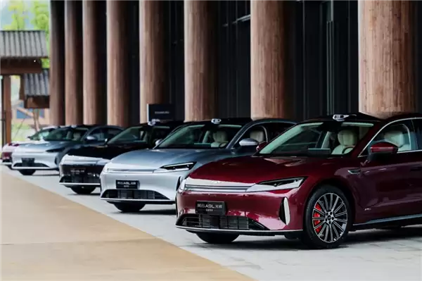 猎光700辅助驾驶上车！奇瑞风云A9L光辉版上市：17.19万起