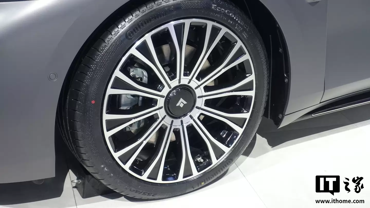 广汽昊铂 A800 广州车展公布内饰，搭载华为乾崑智驾与鸿蒙座舱