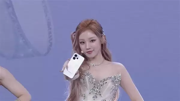 宋雨琦惊喜亮相OPPO Reno15发布会:美到溢出屏幕
