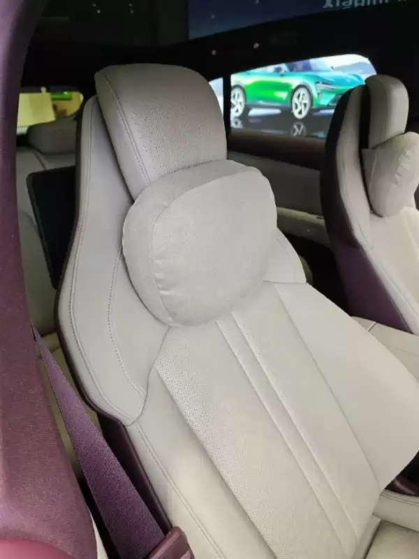 雷军:小米YU7车载磁吸颈枕明日开售