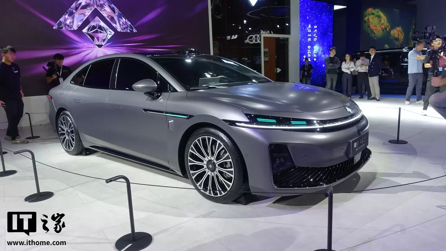 广汽昊铂 A800 广州车展公布内饰，搭载华为乾崑智驾与鸿蒙座舱