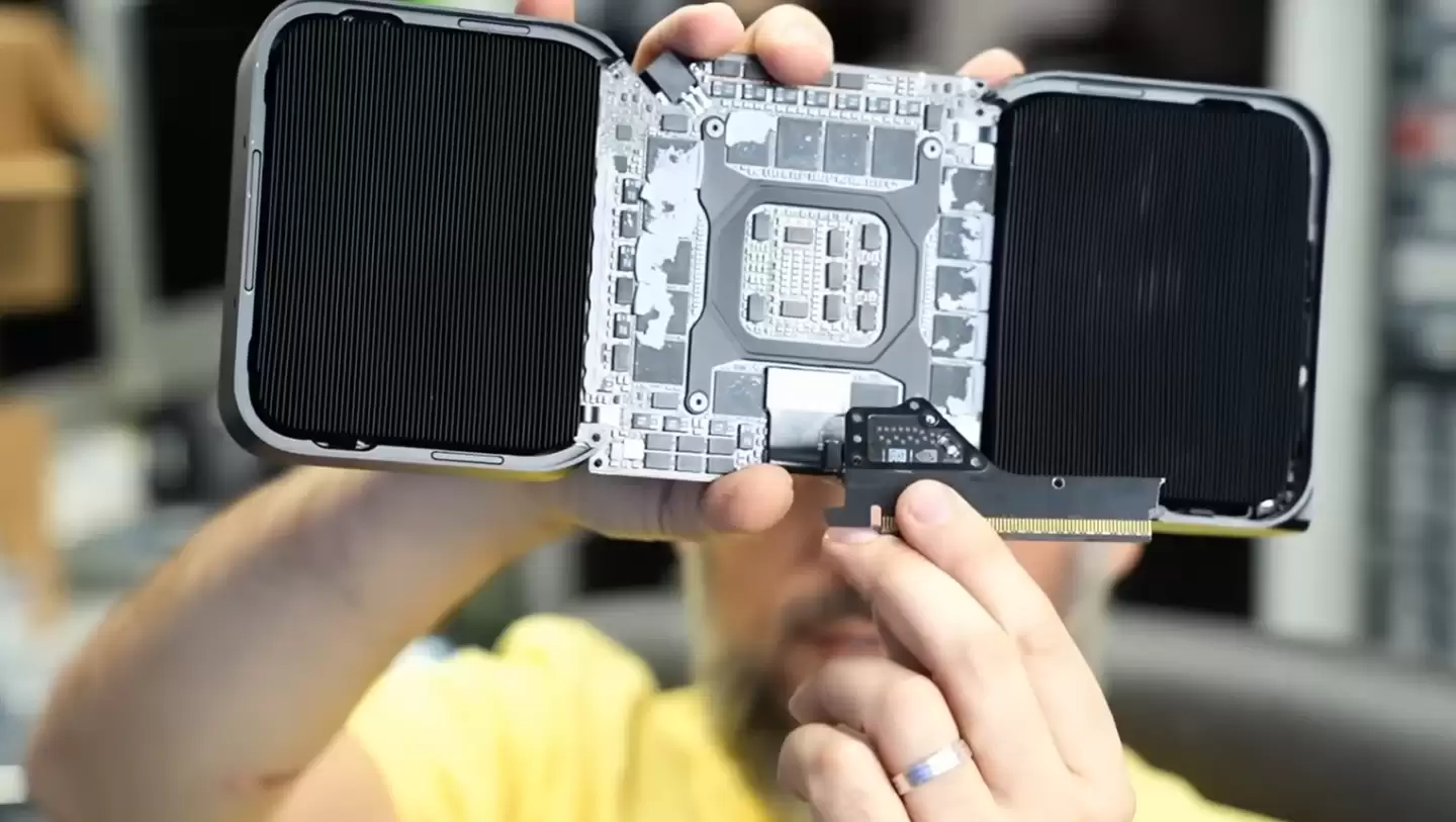 英伟达模块化设计遭炮轰：约1万美元显卡可修却无备件，被迫成废品