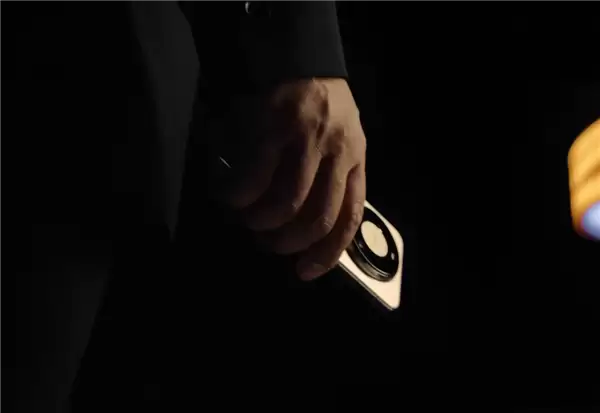 余承东换上华为Mate 80 Pro Max!首发麒麟9030+20GB内存