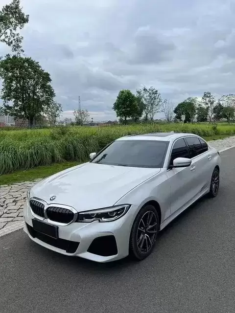 宝马中国及华晨宝马召回超10万辆汽车 (共20字)