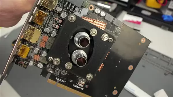 RTX 5050借冰箱散热：频率激增23%至3.5GHz！打破世界纪录