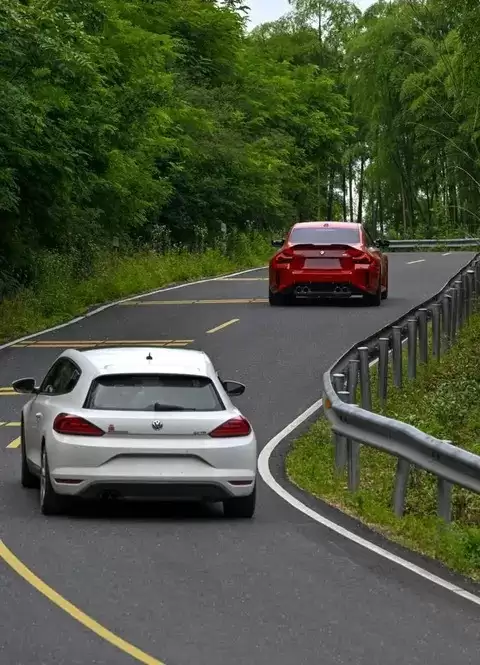 后视镜中的行车百态：映照素养，折射文明