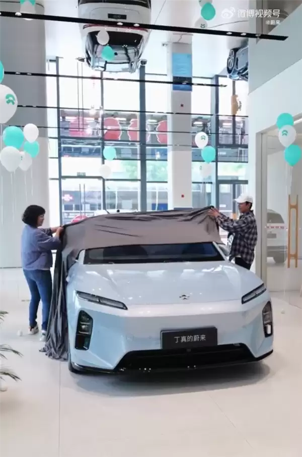 理塘丁真喜提蔚来新ET5T 体验3分钟换电