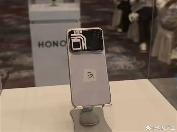行业首款自带云台的机器人手机!荣耀ROBOT PHONE真机首次亮相