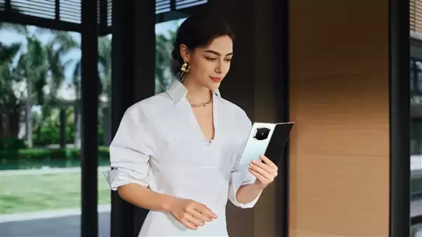 华为Mate X7四配色官图发布：独一无二新设计+最强辨识度