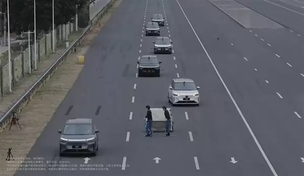 小鹏X9通过双项高难度安全测试