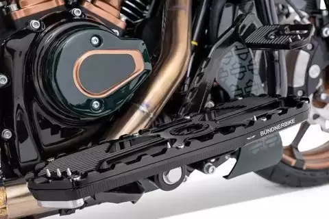 姥姥镇八方爆笑出圈，BundnerBike定制哈雷Torque One登场