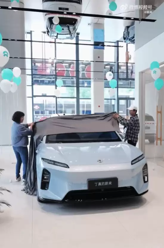 丁真提蔚来ET5T，共启川西环线智行之旅