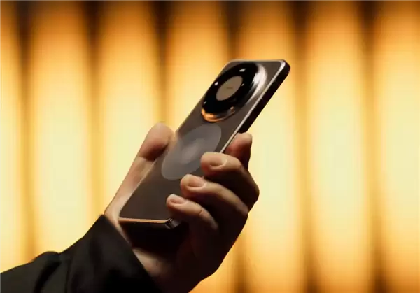 余承东首曝华为Mate 80 Pro Max真机！双圆环设计 外观史无前例