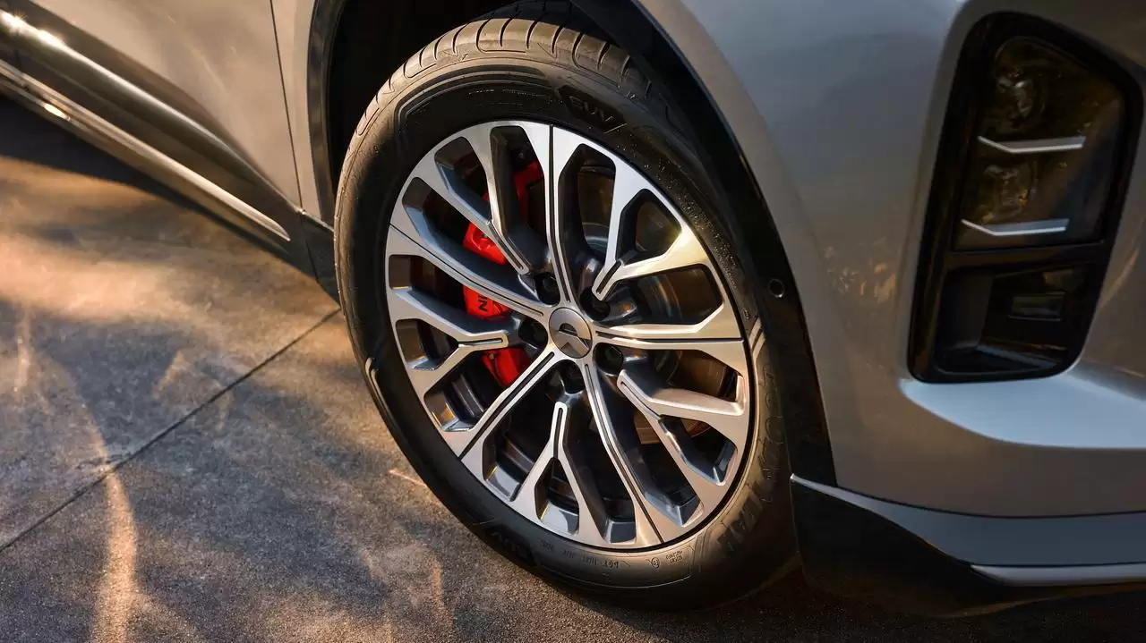 整车 34.98 万元 / 租电 24.18 万元,蔚来新 ES6 30 万台纪念版上市