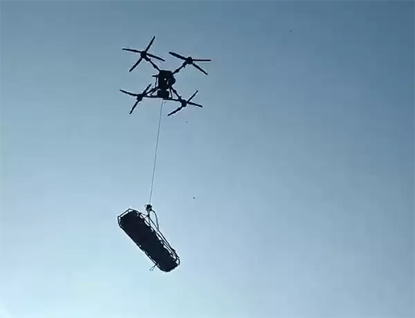 户外博主徒手攀岩不慎坠亡 遗体被无人机运下山