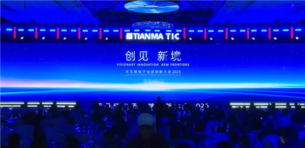 天马微电子发布全景沉浸天轩屏：集成像素级调光技术 烈日下清晰可见