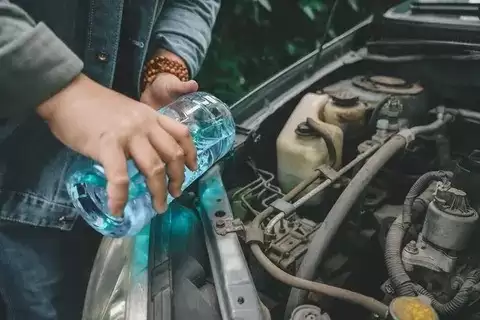 冬季行车安全提醒：关键部件检查与驾驶注意事项