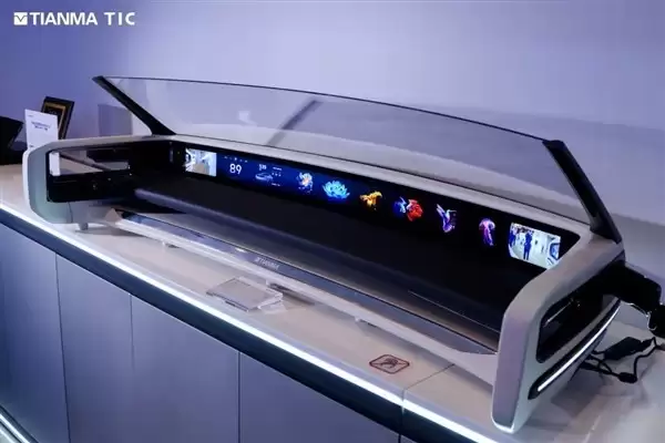 天马发布49.6英寸全景沉浸车载屏，引领智能座舱交互新革命