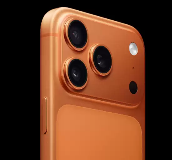 iPhone 17 Pro Max被曝湿巾擦拭后掉色 官方回应涂层脱落争议