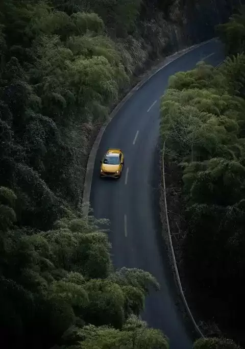 山路连续弯道驾驶技巧:慢进快出,预判与克制的平衡