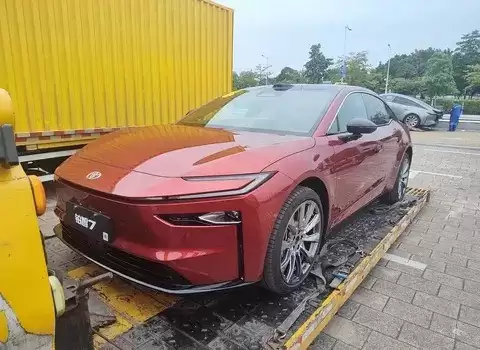 广汽丰田铂智7亮相广州车展，华为赋能智能电动新旗舰