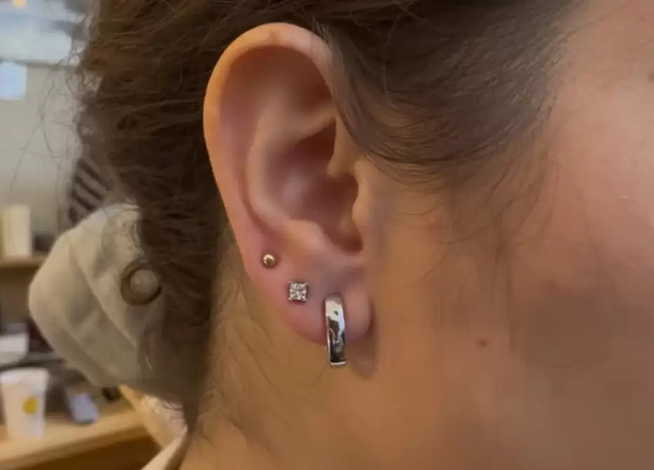 “全球最小可穿戴设备”:Lumia 2 智能耳环登场,重量不足 1 克、满电续航 8 天