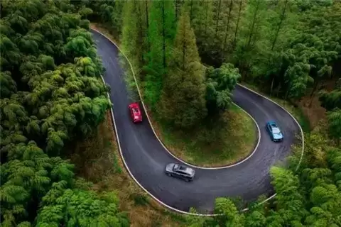 浙江大峡谷盘山驾驶：预判减速保安全