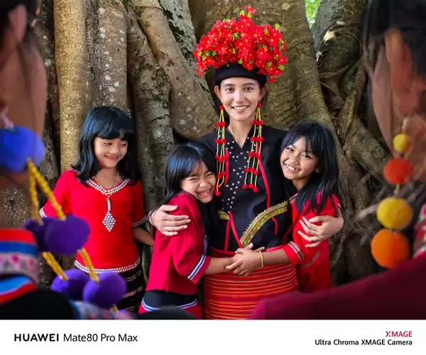 何刚晒华为Mate 80系列实拍样张:红枫影像色彩表现一绝