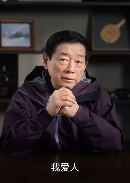 魏建军晒家庭趣事：为妻订坦克400迎新年