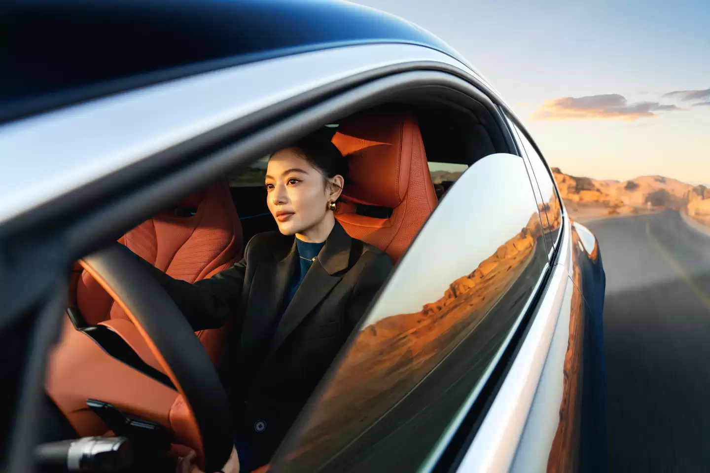 比亚迪官宣仰望 U7 豪华轿车全新“旭光橙”内饰配色,11月21日亮相