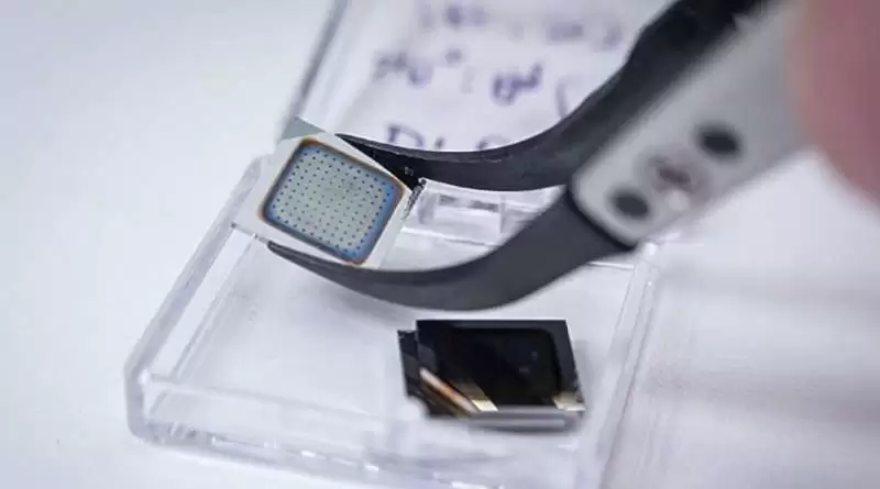 类人机器人里程碑：科学家研制出可切换角色的“全能”人工神经元