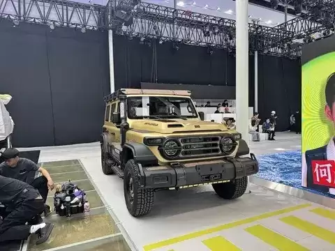 全新212 T01高地版亮相广州车展