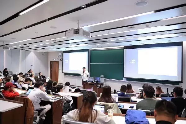 HiWork亮相清华创协扬帆Voyage“出海东南亚”主题论坛