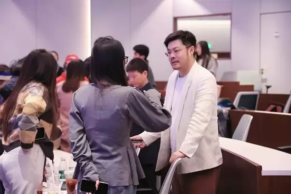 HiWork亮相清华创协扬帆Voyage“出海东南亚”主题论坛