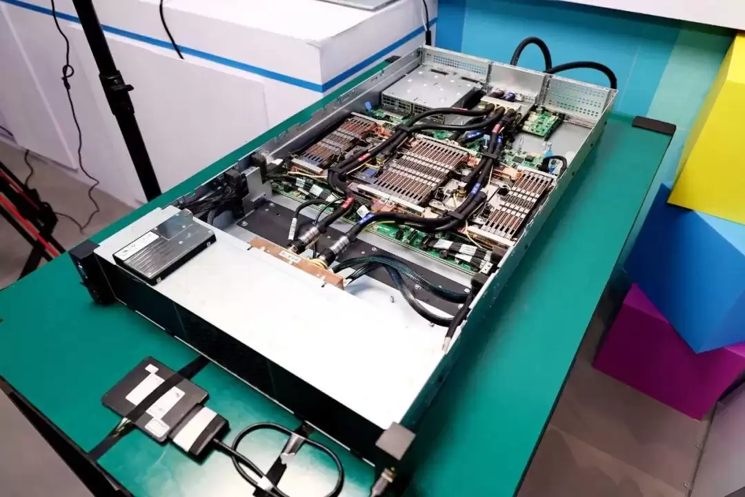 应对存储热密度走高，忆联推出液冷版 UH812a 企业级固态硬盘