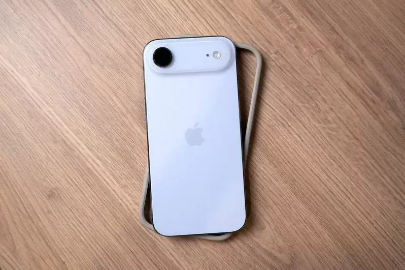 iFixit 剖解苹果 iPhone Air 的 USB-C 接口，首用3D打印金属组件