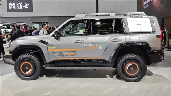 改装党狂喜！猛士M817 Hero版正式上市：售价30.19万元