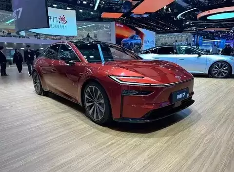 广汽丰田铂智7亮相：华为鸿蒙座舱+激光雷达，续航高达710公里