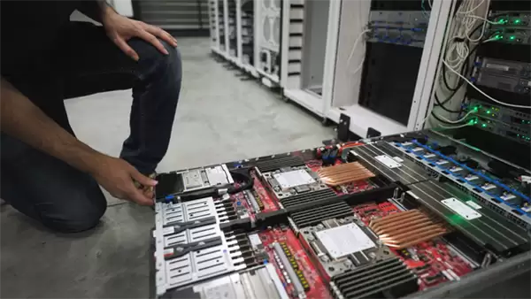 微软发布Cobalt 200处理器：基于Arm架构CPU 性能提升50%